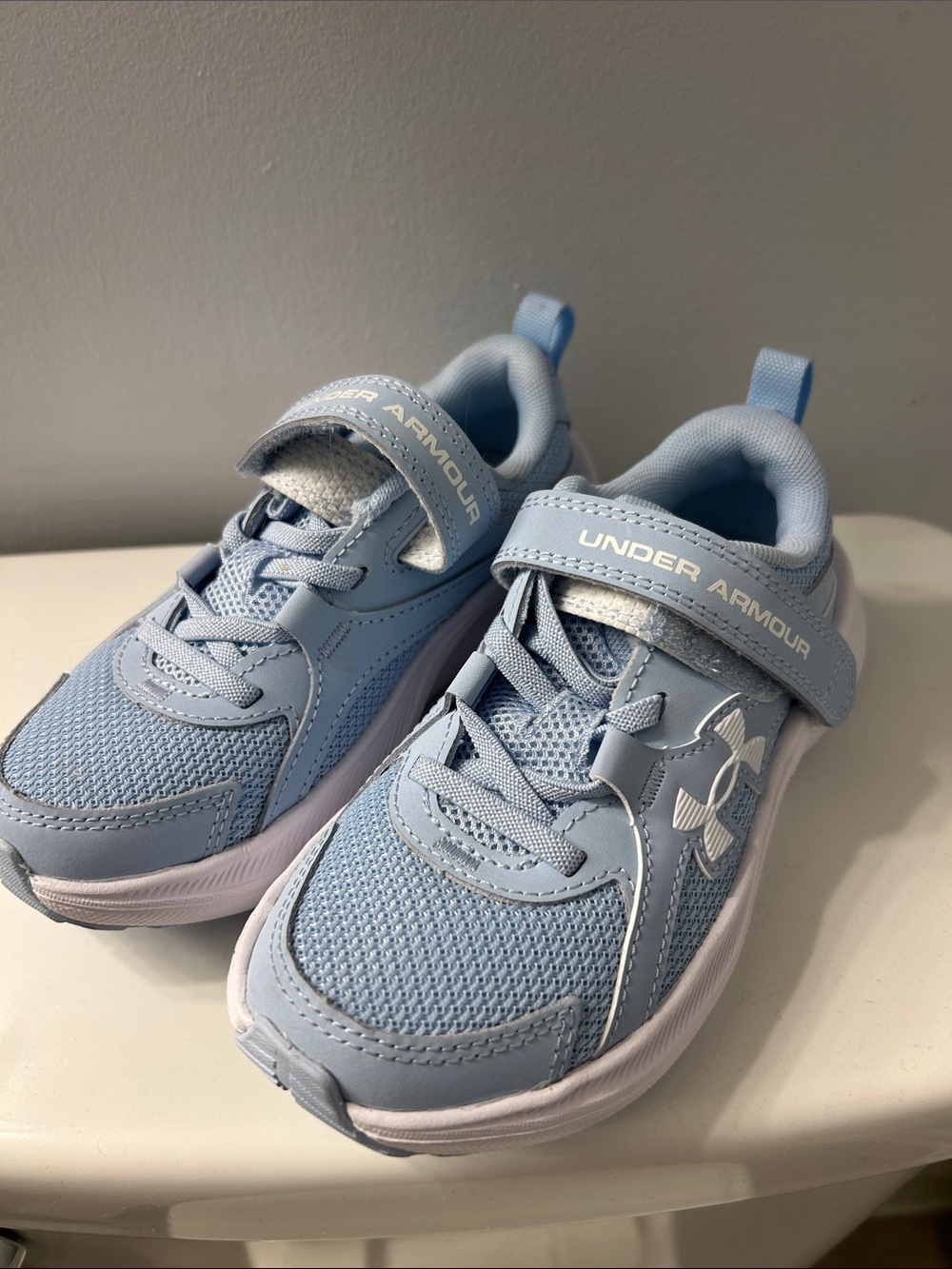 Under Armour Kids Light Blue & White Hook-and-Loop Sneakers